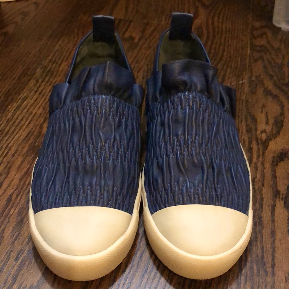 MERCEDES CASTILLO navy ruffle slip on Antoinette-size US7 /37 EU - Picture 2 of 10